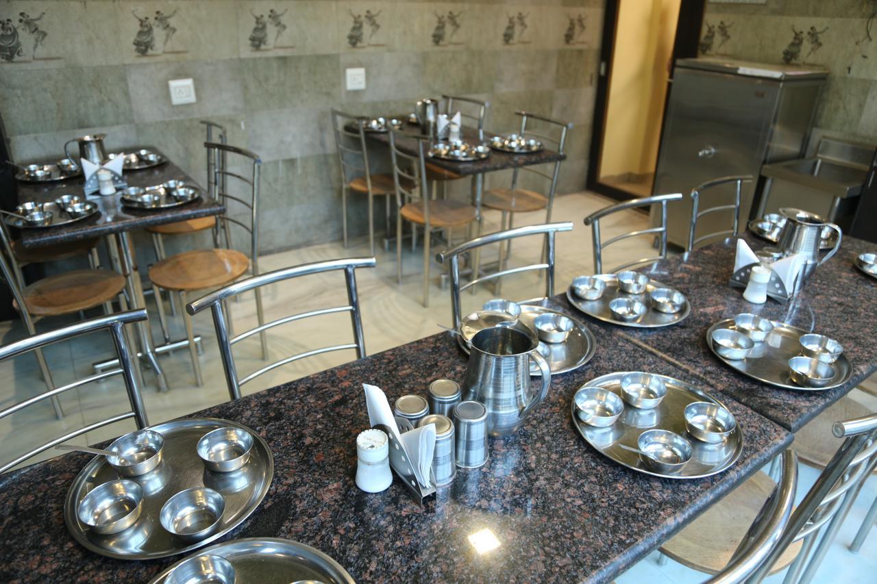 Hotel Heena Plaza Ābu Road Exterior photo